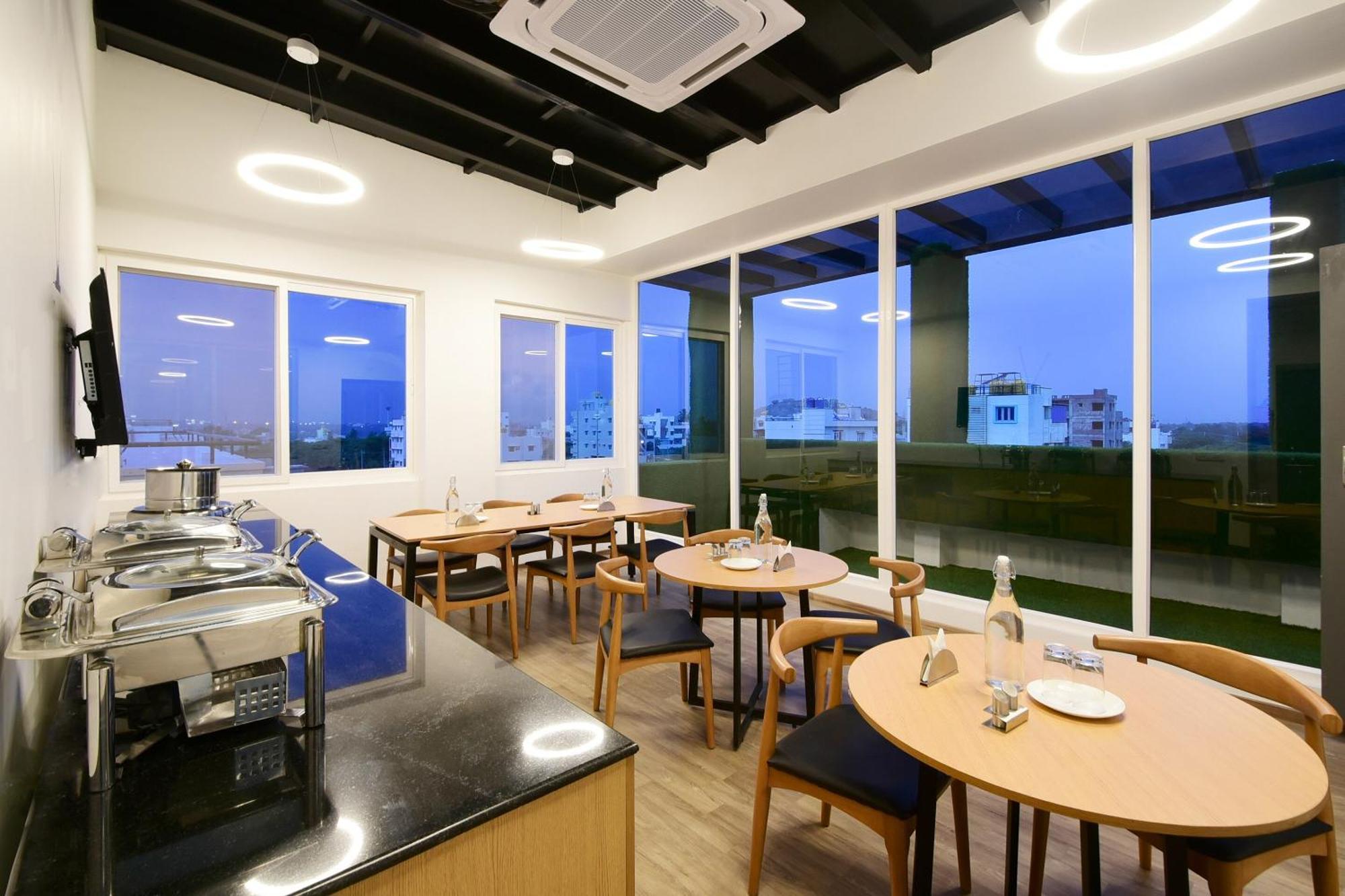 ホテル Oyo タウンハウス 106 エアポート ロード Yelahanka エクステリア 写真